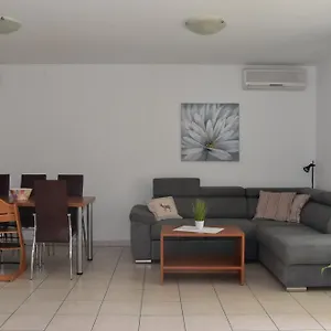 https://apartmani-andrea-cizici.primorje-gorskikotar.com